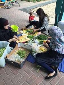 Zum gemeinschaftlichen Kochen müssen sich die Frauen künftig extra verabreden. Das Gemeinschaftsleben in der Halle geht dem Ende entgegen.