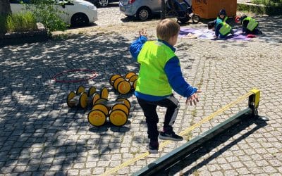 Kein Zufall: Wenn das Spielmobil um die Ecke kommt